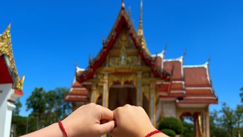 Красная ниточка сай син на Пхукете