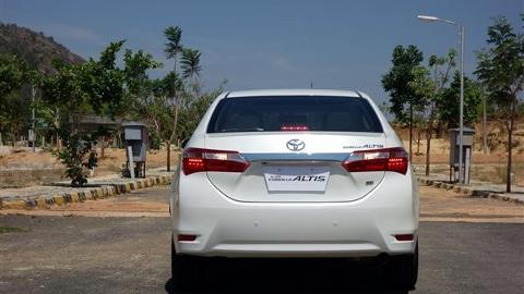 Аренда авто Toyota Altis - preview #3