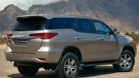 Аренда авто Toyota Fortuner - preview #2