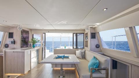 Аренда Моторного катамарана Leopard 43 на Пхукете, индивидуальная экскурсия