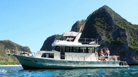 Аренда рыбацкой лодки FB01